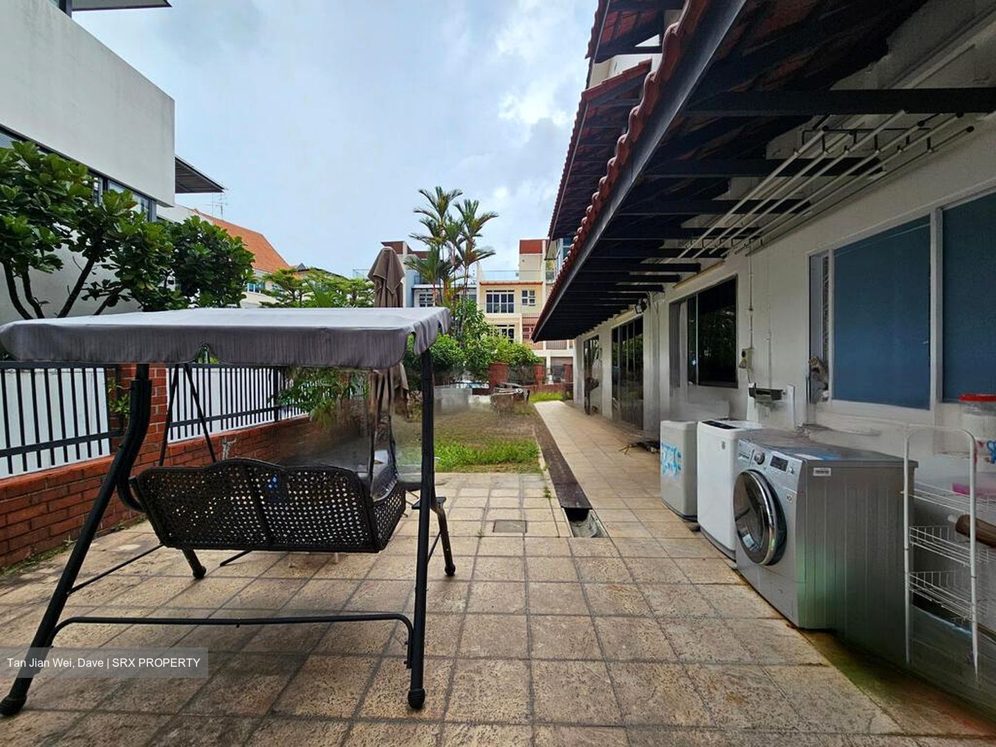 Highland Road (D19), Terrace #471558441